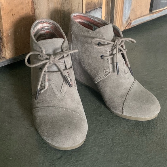 Toms Shoes - Toms Wedge Booties - Size: 7